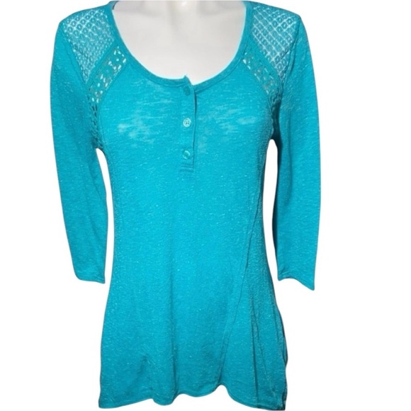 EUC Women’s Almost Famous Split Drop Tail Tee Shirt Size Large Teal - Picture 2 of 4